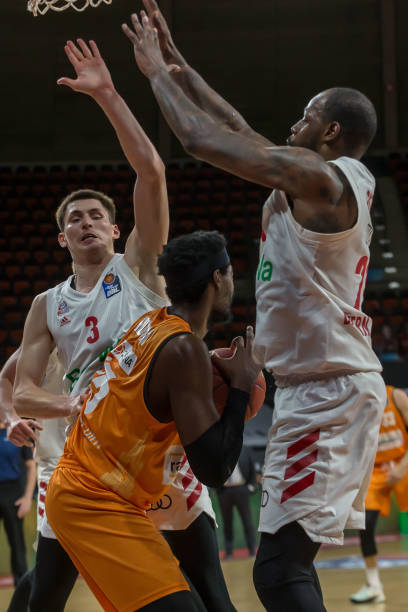 行力强硬追 行力强硬追